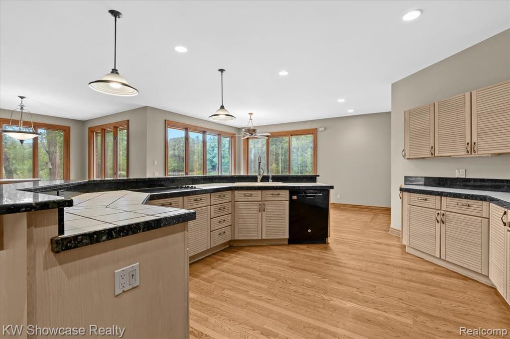 7950 Clement Road Clarkston, MI 48346 - Photo 13 of 44