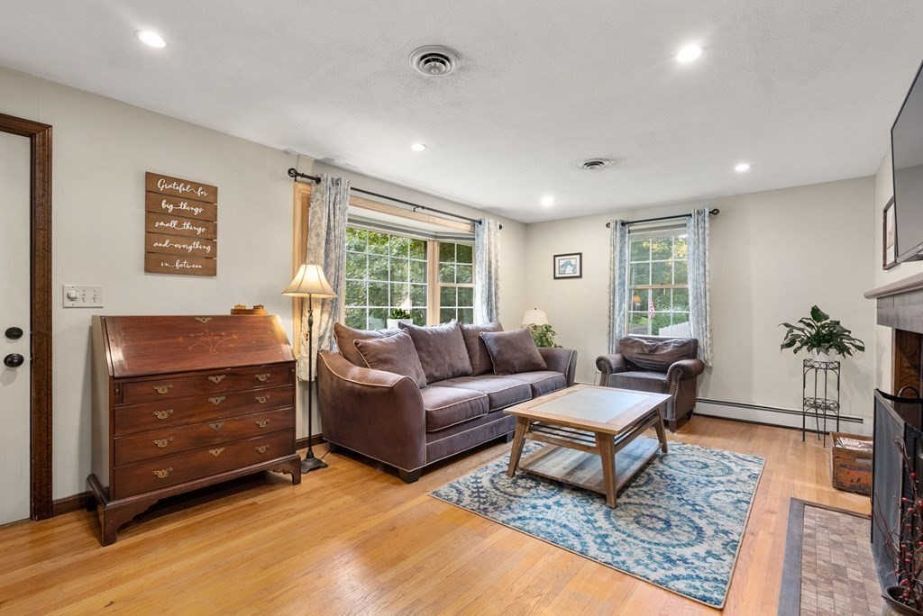 73 Northridge Road Westfield, MA 01085 - Photo 3 of 21 a living room with furniture and a window