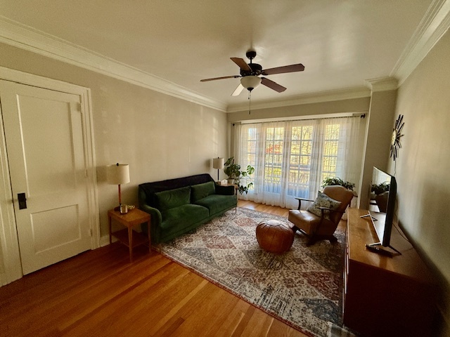 307 North Prairie Street, Unit 9 Champaign, IL 61820 - Photo 4 of 41 a living room with furniture and a window