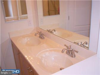 1630-89 Welsh Road, Unit 13 Philadelphia, PA 19115 - Photo 4 of 6 Gallery Image 4