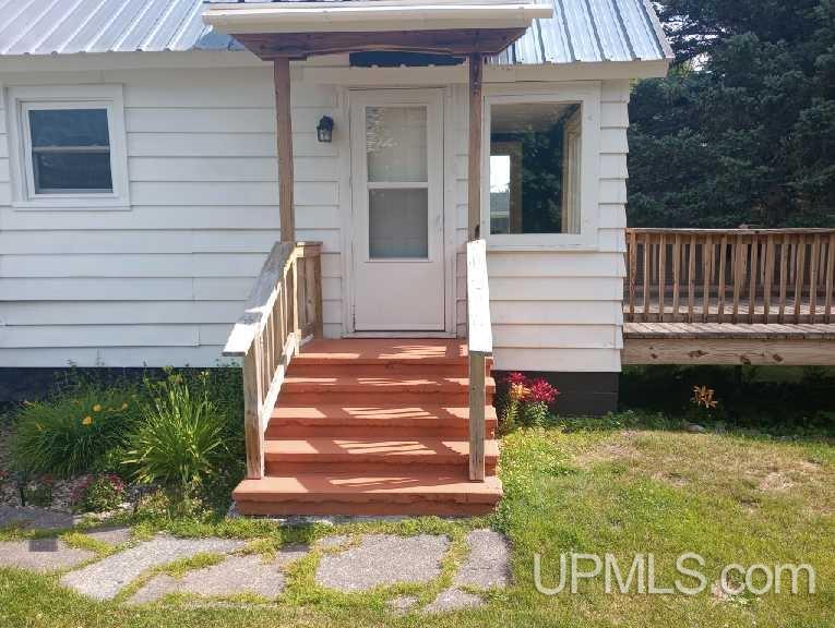56912 Hecla Street Calumet, MI 49913 - Photo 4 of 16