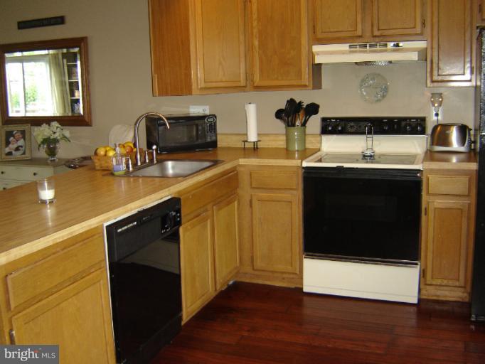 326 Rambling Ridge Court Pasadena, MD 21122 - Photo 6 of 29 Kitchen