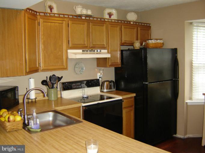 326 Rambling Ridge Court Pasadena, MD 21122 - Photo 8 of 29 Kitchen