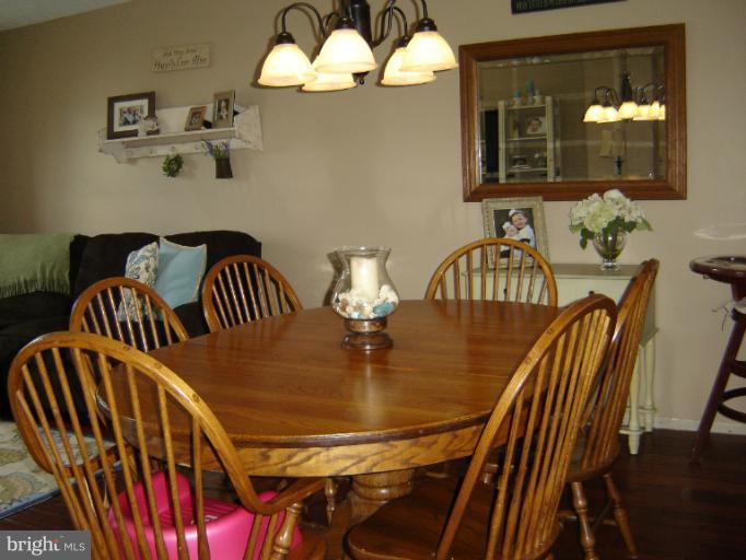 326 Rambling Ridge Court Pasadena, MD 21122 - Photo 10 of 29 Dining Room