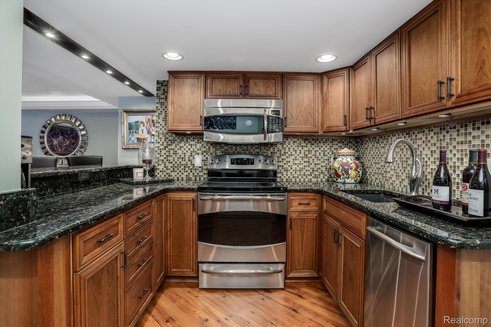 4545 Valley View Rochester, MI 48306 - Photo 44 of 57 Gallery Image 44