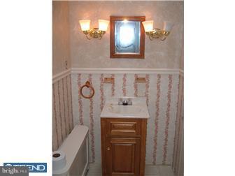 7221 Brent Road Upper Darby, PA 19082 - Photo 8 of 12