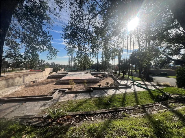 a view of a yard with cars