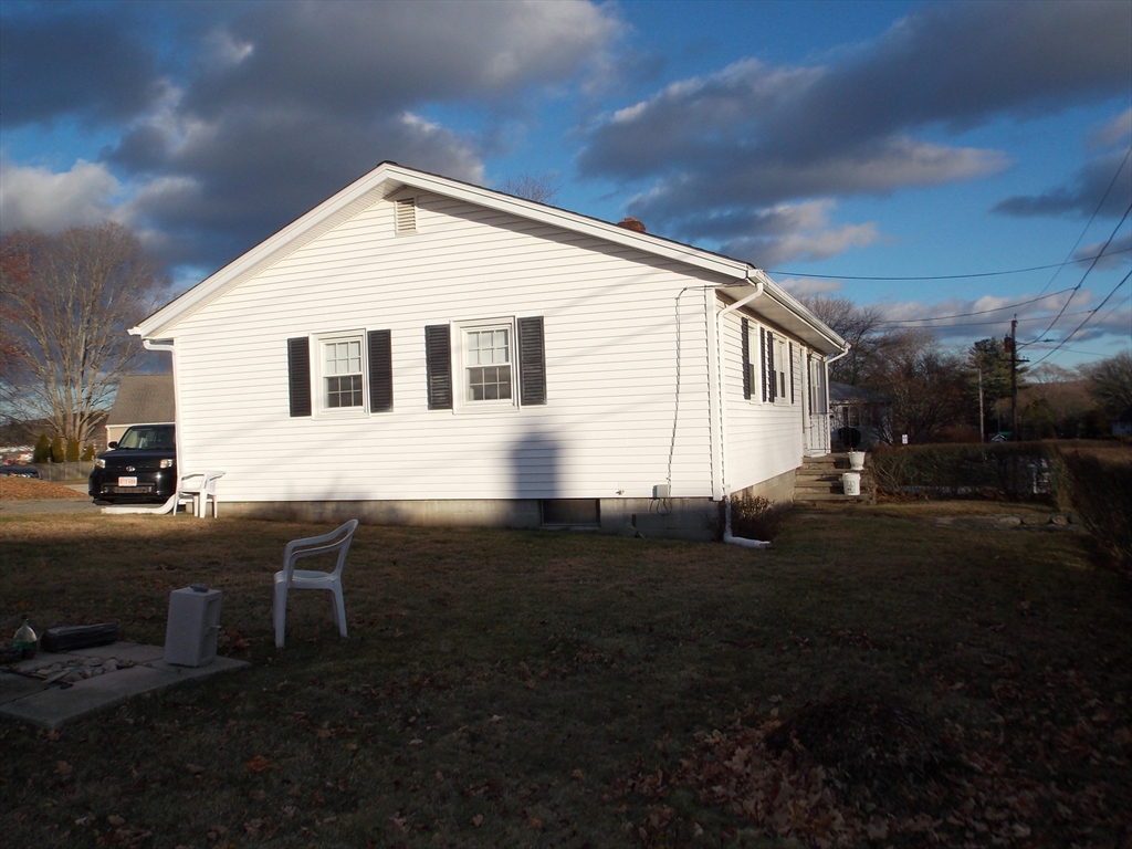 78 2nd Island Road Webster, MA 01570 - Photo 28 of 28 a front view of house with yard