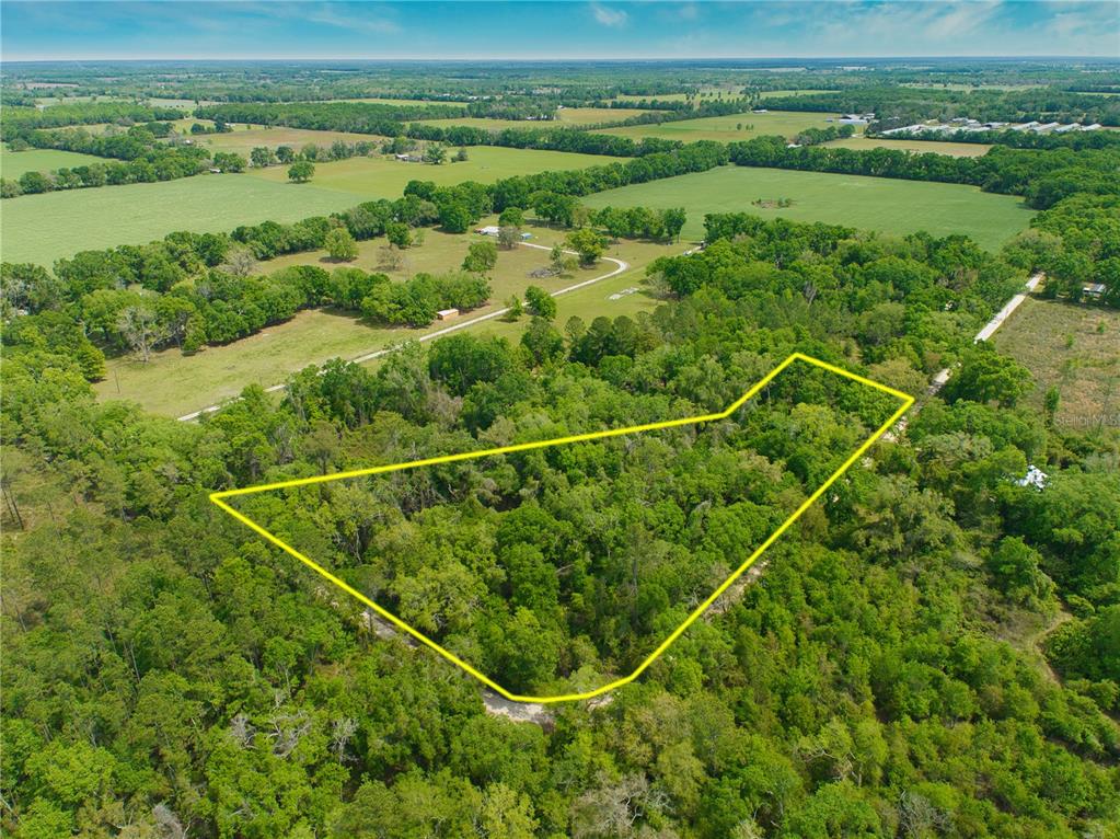 a view of a tennis court