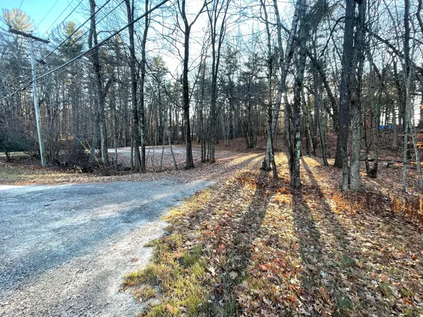 $325,000 | 1042 Roosevelt Trail, Windham, ME 04062