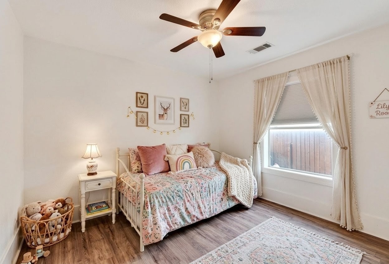 4520 Sharon Street Houston, TX 77020 - Photo 9 of 15 Secondary bedrooms are thoughtfully separated from the primary suite for added privacy.