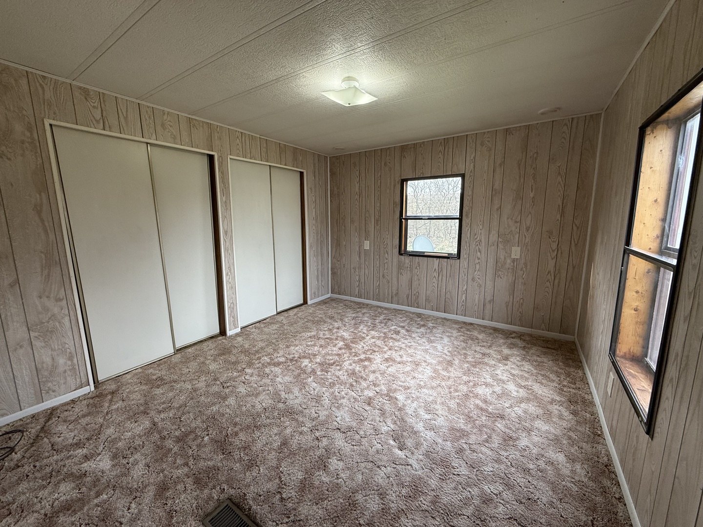 608 Tanglewood Road Matteson, IL 60443 - Photo 17 of 28 an empty room with windows and closet