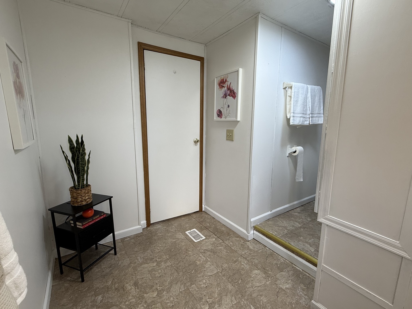 608 Tanglewood Road Matteson, IL 60443 - Photo 18 of 28 a view of room with workspace