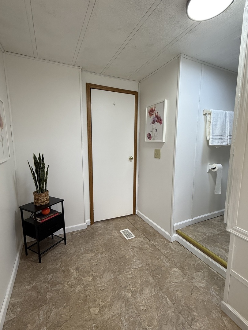 608 Tanglewood Road Matteson, IL 60443 - Photo 19 of 28 a view of empty room