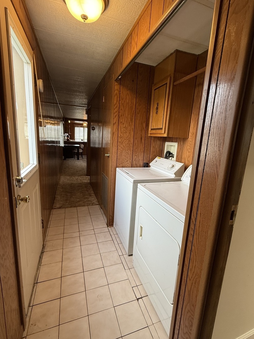 608 Tanglewood Road Matteson, IL 60443 - Photo 23 of 28 a bathroom with a sink a toilet and a mirror