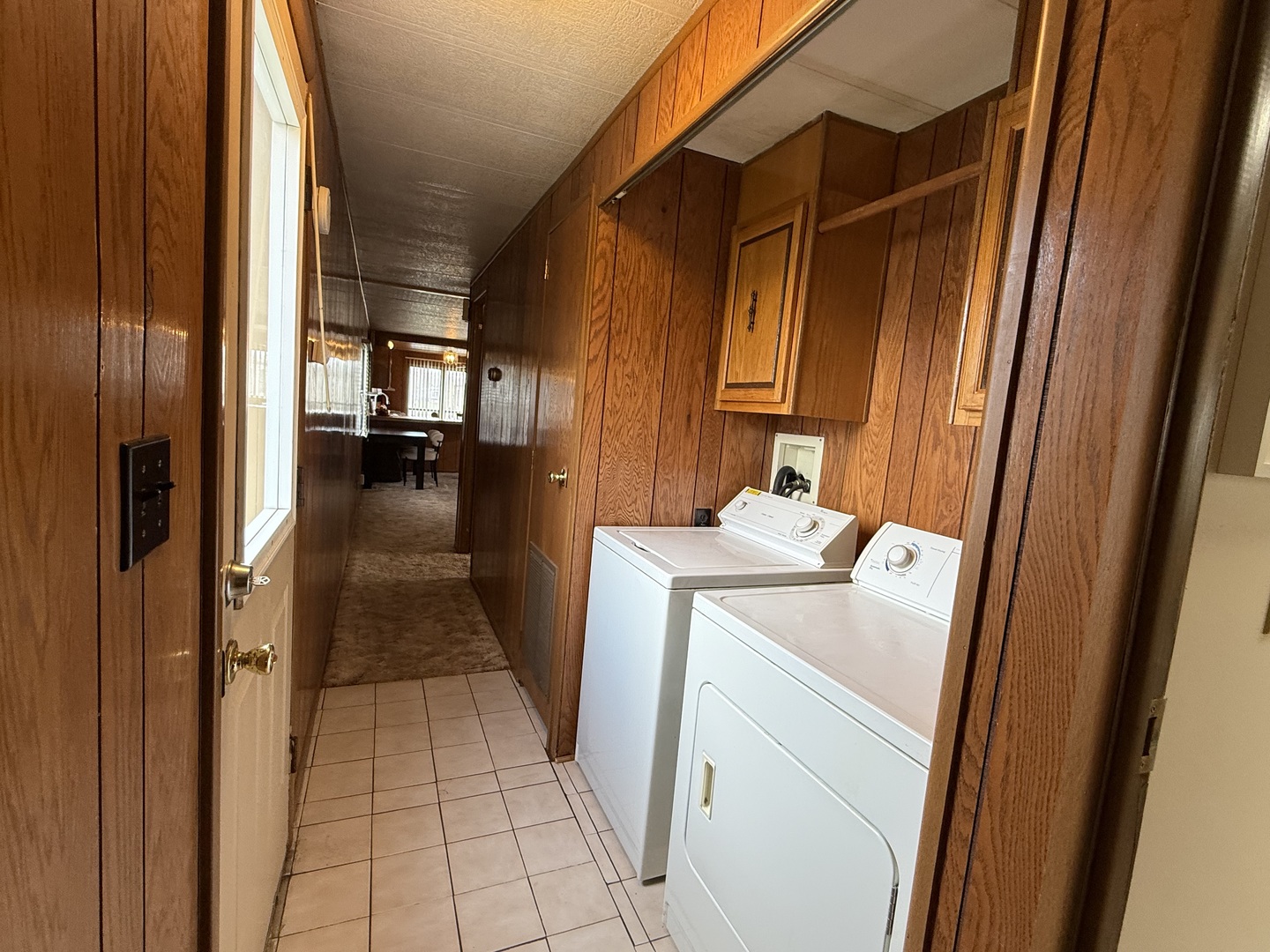 608 Tanglewood Road Matteson, IL 60443 - Photo 24 of 28 a utility room with dryer and washer