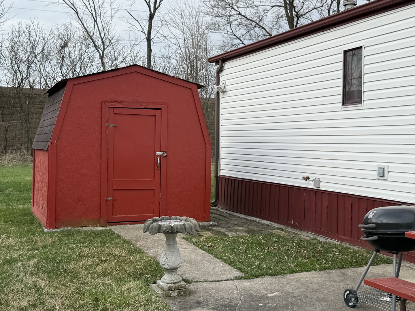 608 Tanglewood Road Matteson, IL 60443 - Photo 26 of 28 a front view of a house with a yard