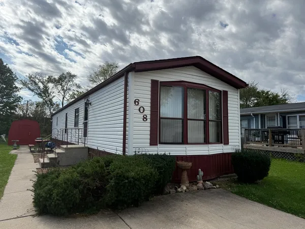 $34,990 | 608 Tanglewood Road, Matteson, IL 60443