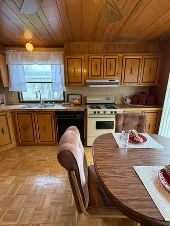 $34,990 | 608 Tanglewood Road, Matteson, IL 60443