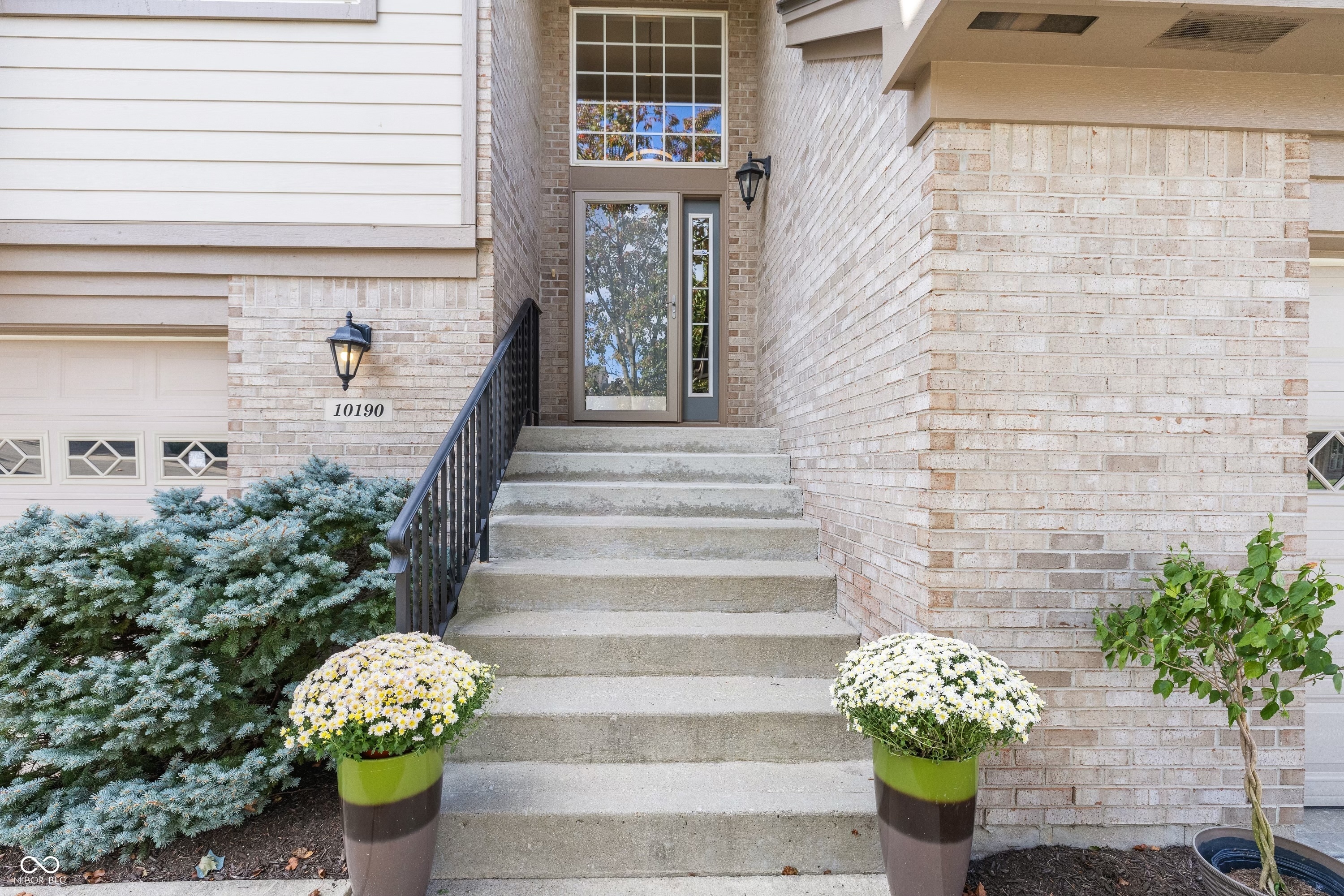 10190 Winslow Way Fishers, IN 46037 - Photo 2 of 36