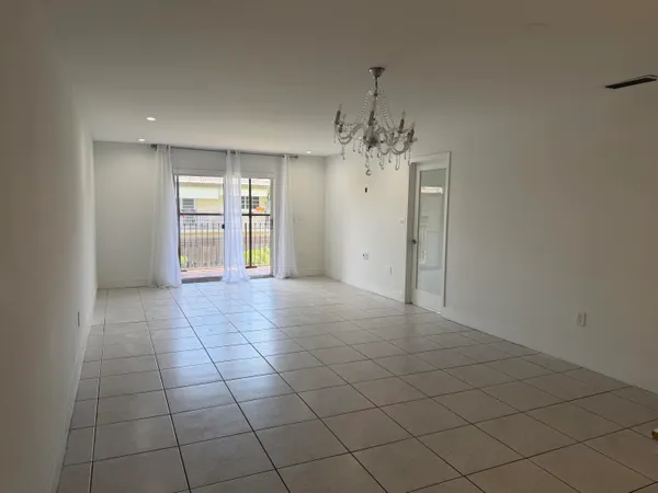 $2,500 | 8851 Northwest 119th Street, Unit 22222, Hialeah Gardens, FL 33018