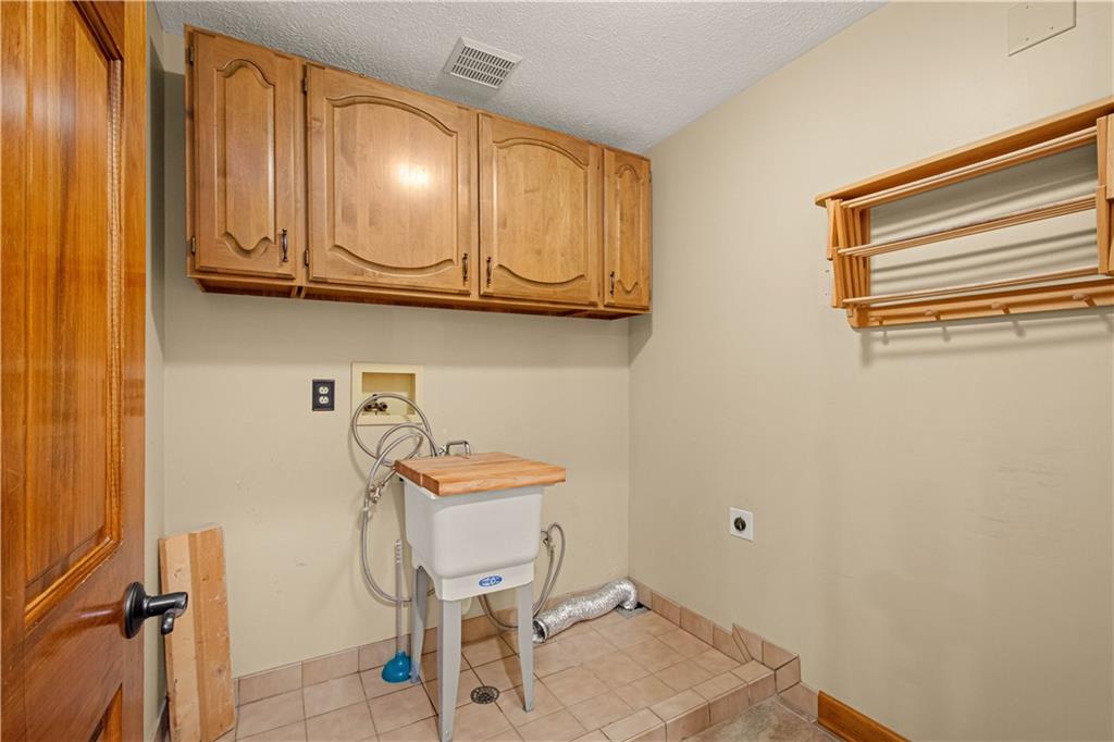 2535 Morton Road Pittsburgh, PA 15241 - Photo 20 of 48 FF Laundry Room