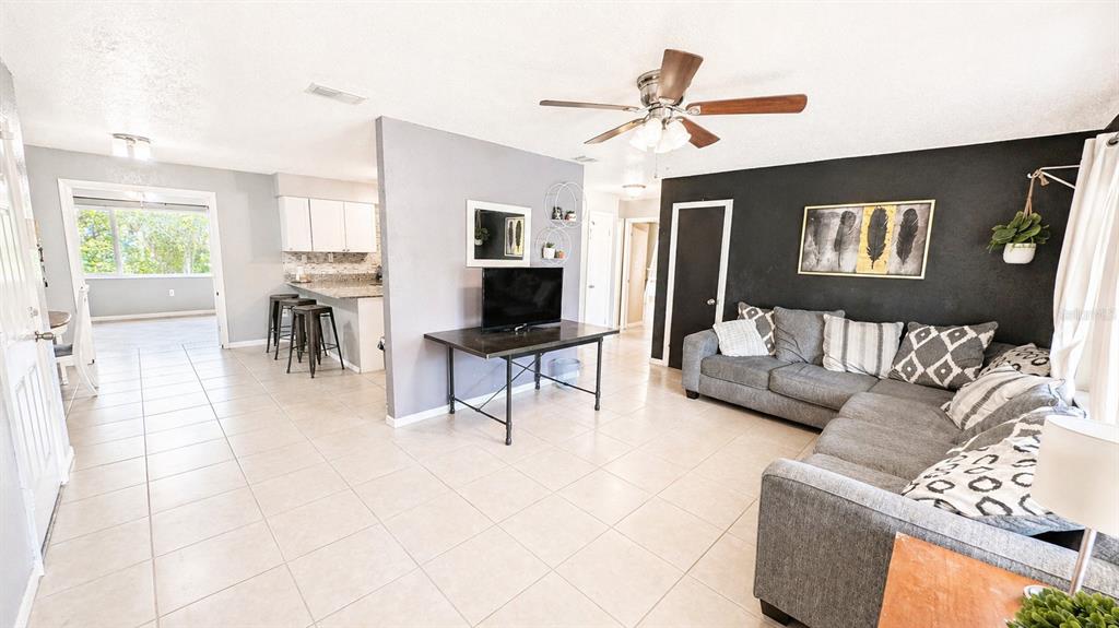 2 Clear Place Ocala, FL 34472 - Photo 8 of 23 a living room with furniture and a window