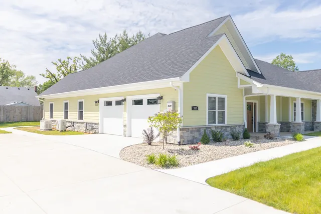 $472,000 | 307 Blue River Drive, Knightstown, IN 46148