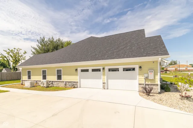 $472,000 | 307 Blue River Drive, Knightstown, IN 46148