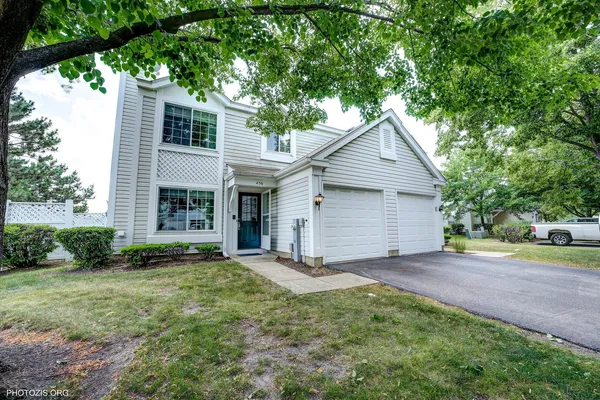 $2,300 | 436 Yorktown Court, Unit 436, Aurora, IL 60504
