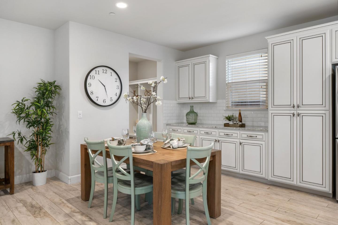 11958 Glaskin Place Dublin, CA 94568 - Photo 12 of 41 a kitchen with a table and chairs