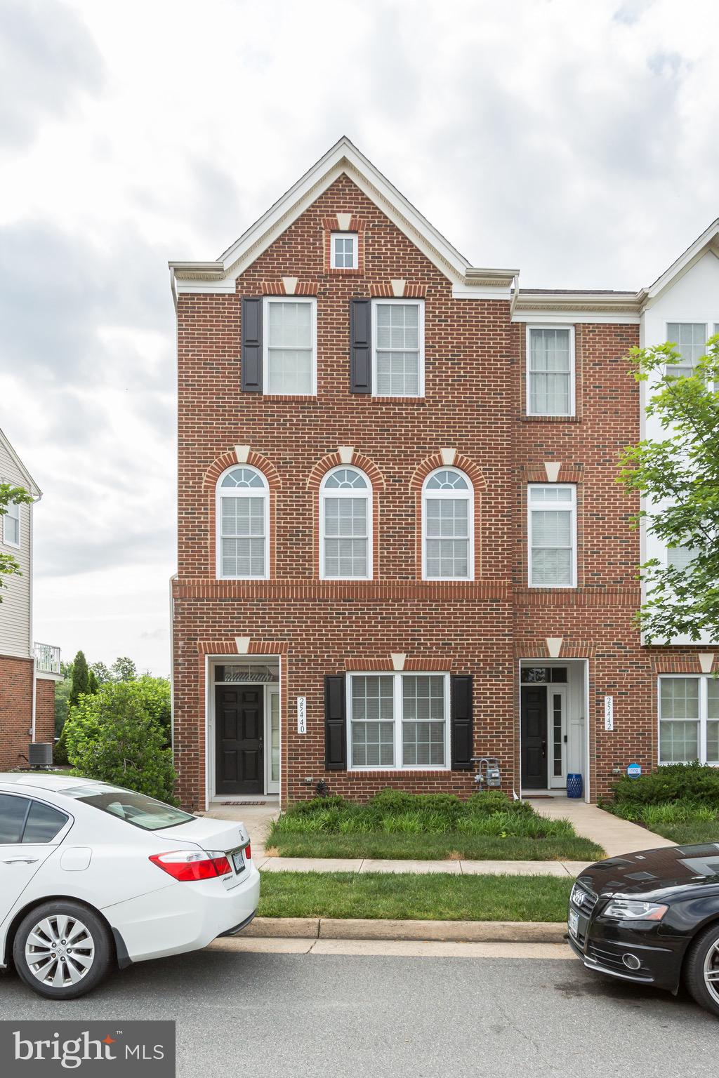 25440 South Riding Boulevard Chantilly, VA 20152 - Photo 1 of 37 Gallery Image 1