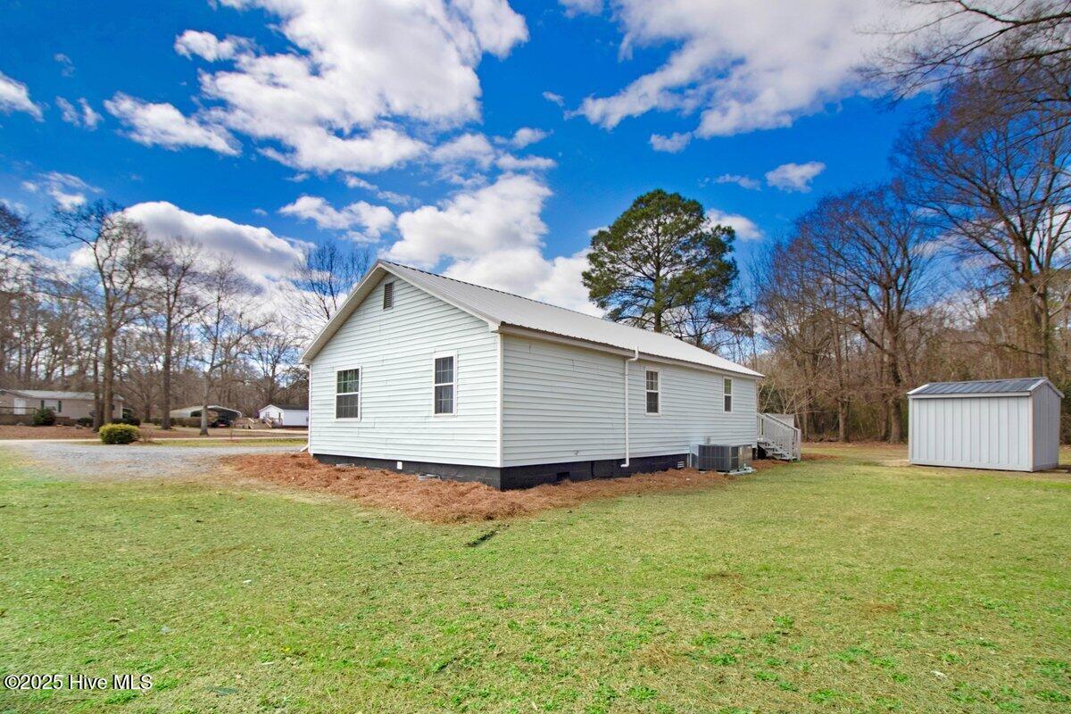 122 Williamson Farm Road Dudley, NC 28333 - Photo 7 of 27 122 Williamson Farm Rd-8