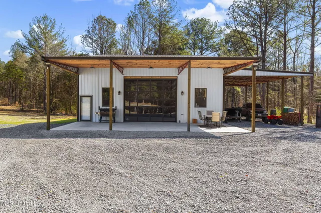 $749,900 | 2162 Leesburg Road, Morton, MS 39117