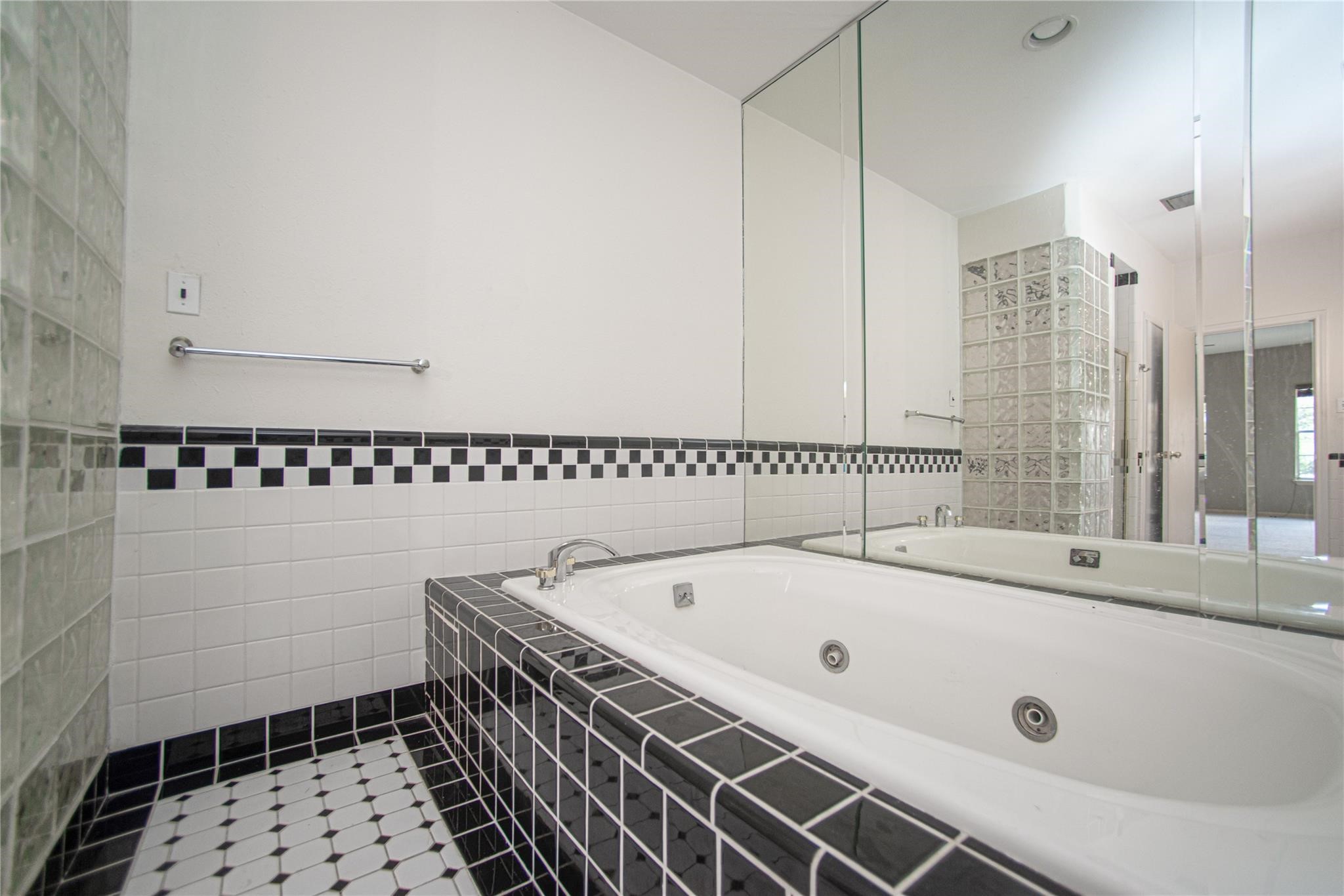 8101 El Mundo Street, Unit 8101 Houston, TX 77054 - Photo 11 of 14