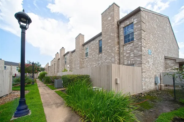 $1,800 | 8101 El Mundo Street, Unit 8101, Houston, TX 77054