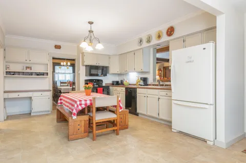 $1,799,000 | W304N2426 Maple Avenue, Delafield, WI 53072