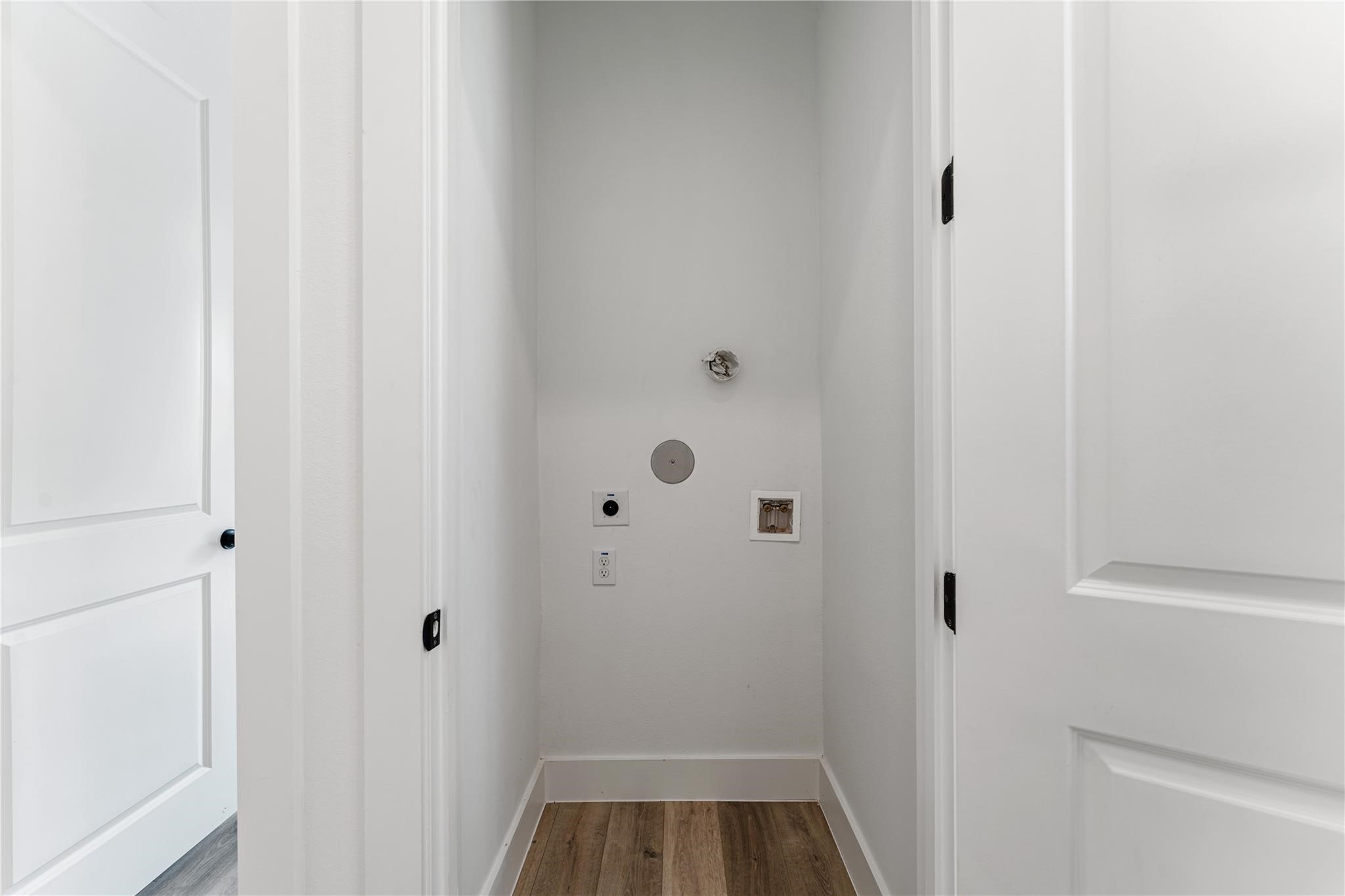 8506 Wileyvale Road, Unit A Houston, TX 77016 - Photo 14 of 25 Stackable washer/dryer provided