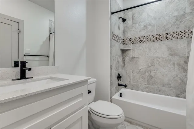 $3,850 | 2609 La Altura Lane, Dallas, TX 75212