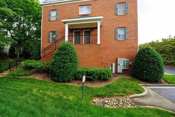 $2,600 | 307 Le Gran Bend, Sandy Springs, GA 30328