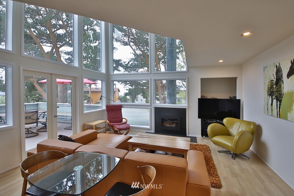 2527 Sunlight Beach Road Clinton, WA 98236 - Photo 2 of 23 Gallery Image 2