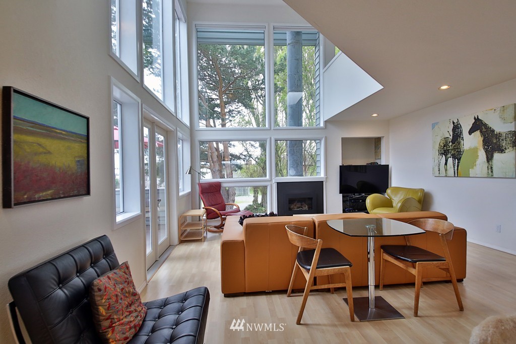 2527 Sunlight Beach Road Clinton, WA 98236 - Photo 3 of 23 Gallery Image 3