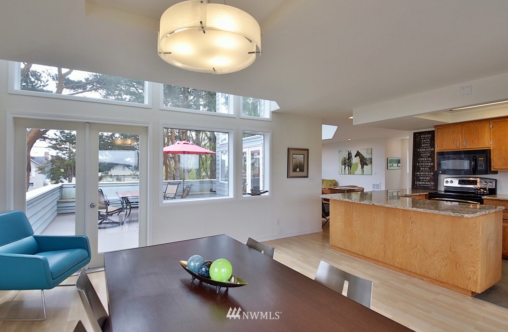 2527 Sunlight Beach Road Clinton, WA 98236 - Photo 6 of 23 Gallery Image 6