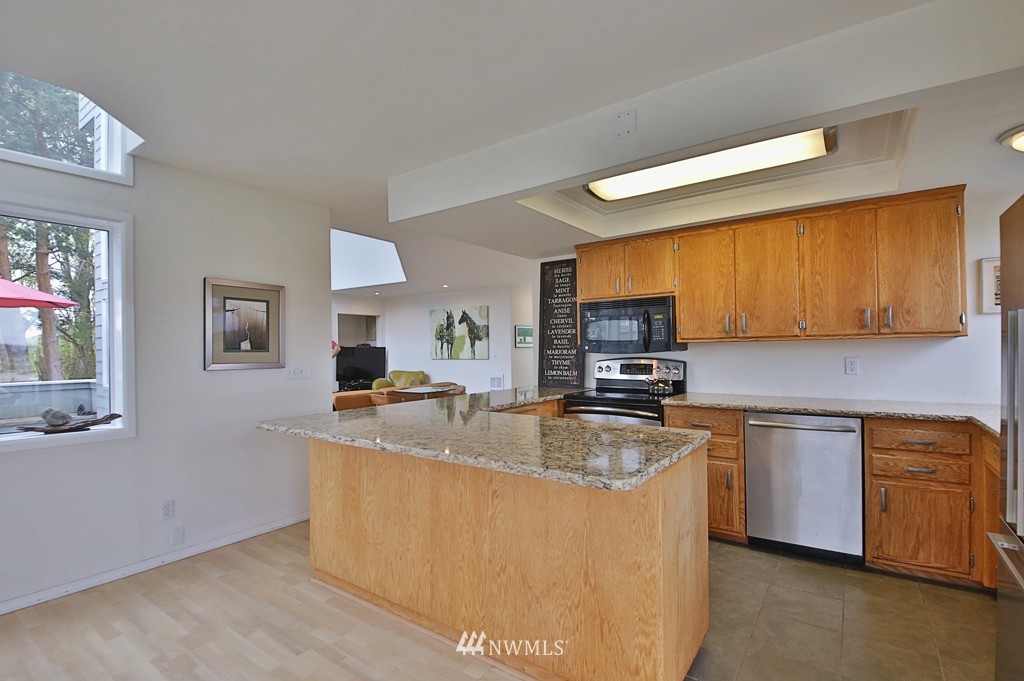 2527 Sunlight Beach Road Clinton, WA 98236 - Photo 8 of 23 Gallery Image 8