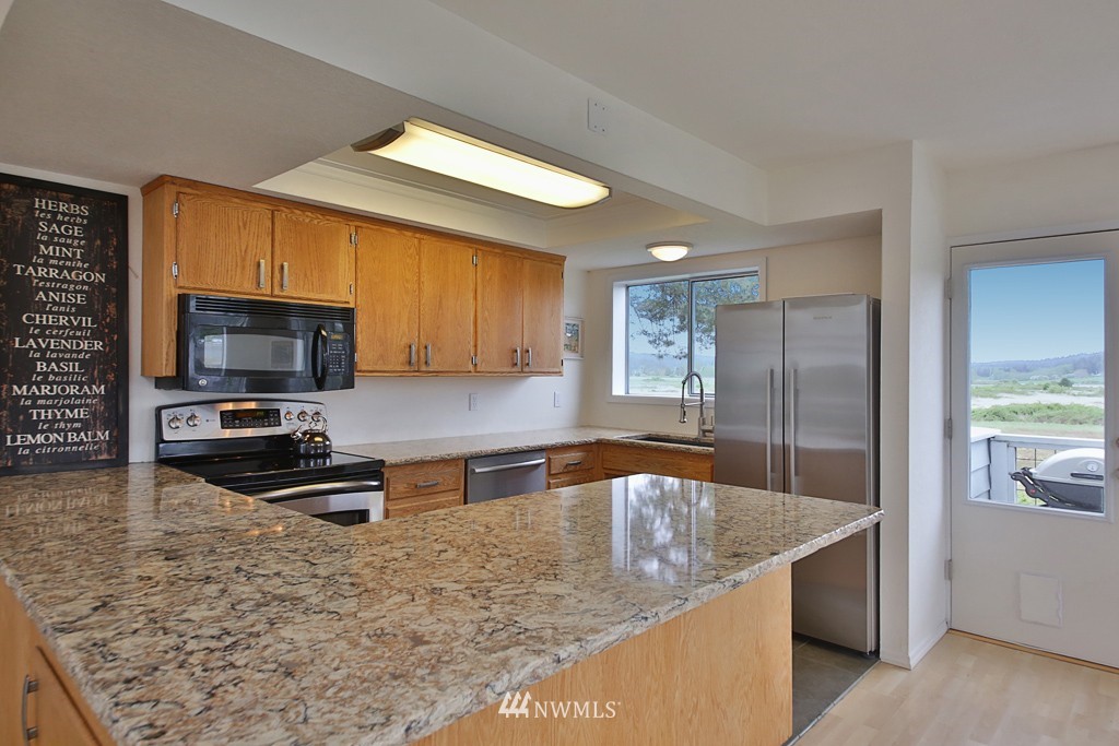2527 Sunlight Beach Road Clinton, WA 98236 - Photo 9 of 23 Gallery Image 9