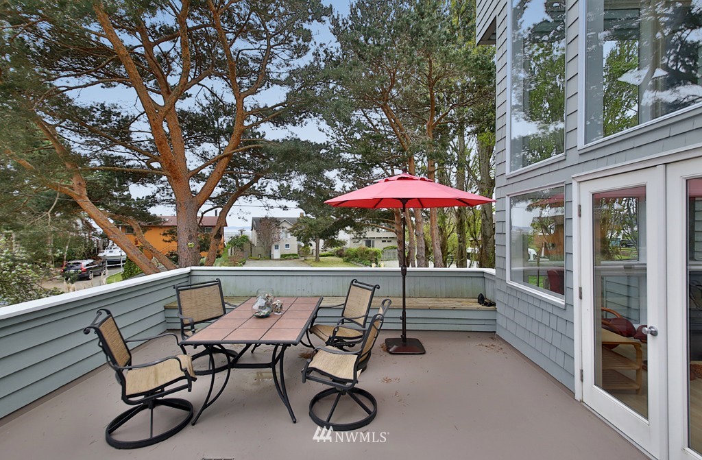2527 Sunlight Beach Road Clinton, WA 98236 - Photo 10 of 23 Gallery Image 10