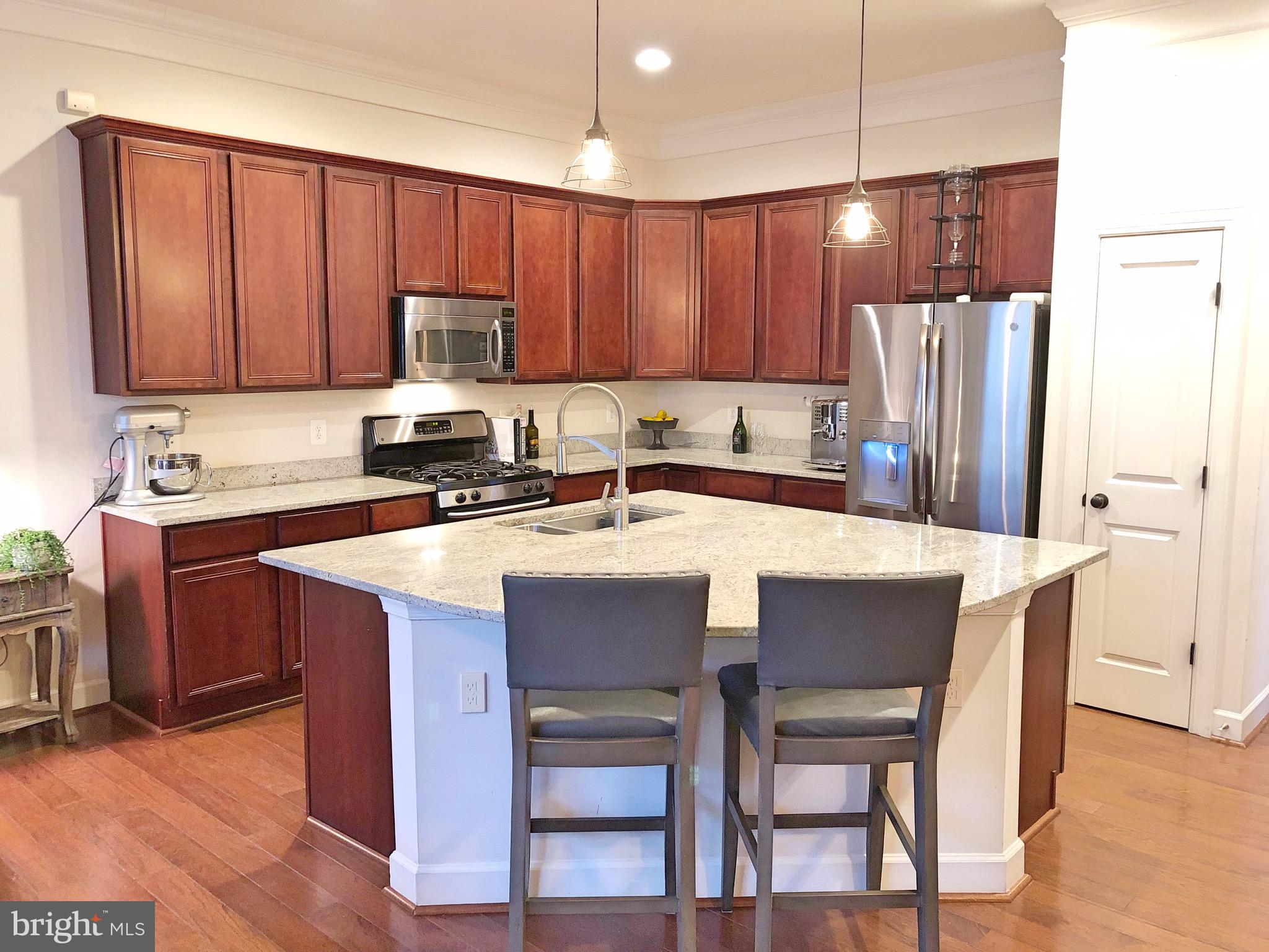 9010 Ribbon Falls Loop Bristow, VA 20136 - Photo 12 of 44 Kitchen