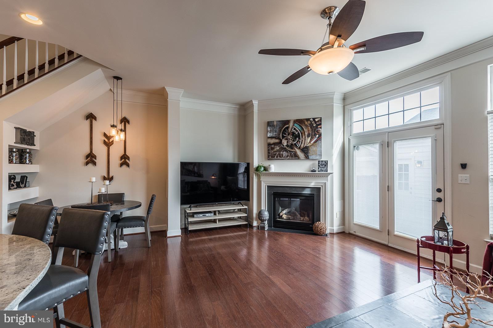 9010 Ribbon Falls Loop Bristow, VA 20136 - Photo 15 of 44 Living Room