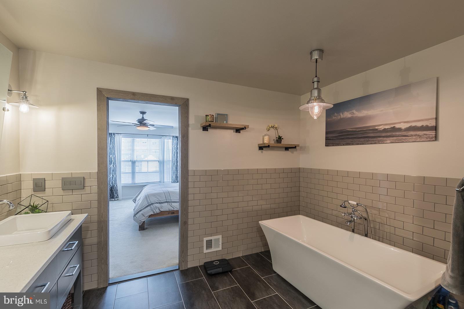 9010 Ribbon Falls Loop Bristow, VA 20136 - Photo 23 of 44 Master Bathroom