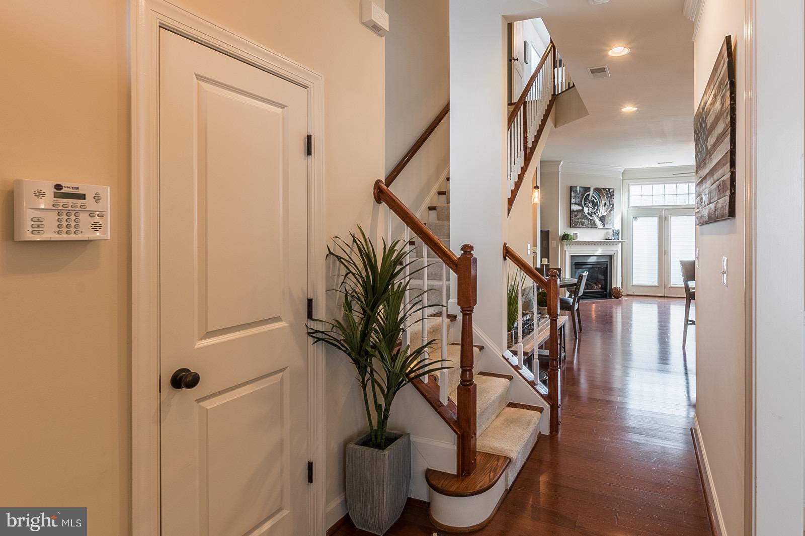9010 Ribbon Falls Loop Bristow, VA 20136 - Photo 4 of 44 Entry